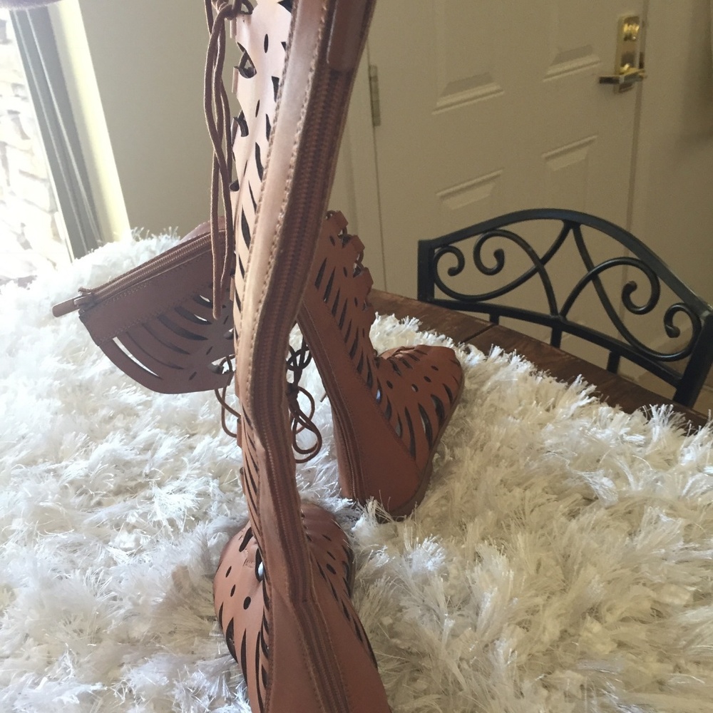 NWT Torrid Knee High Gladiator Sandals Brown Wide - Picture 2 of 5